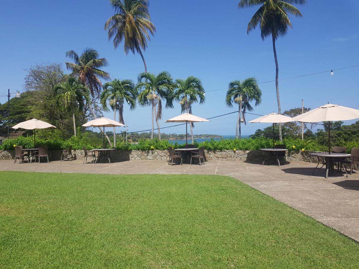 Mount Irvine Bay Resort Black Rock Exterior photo